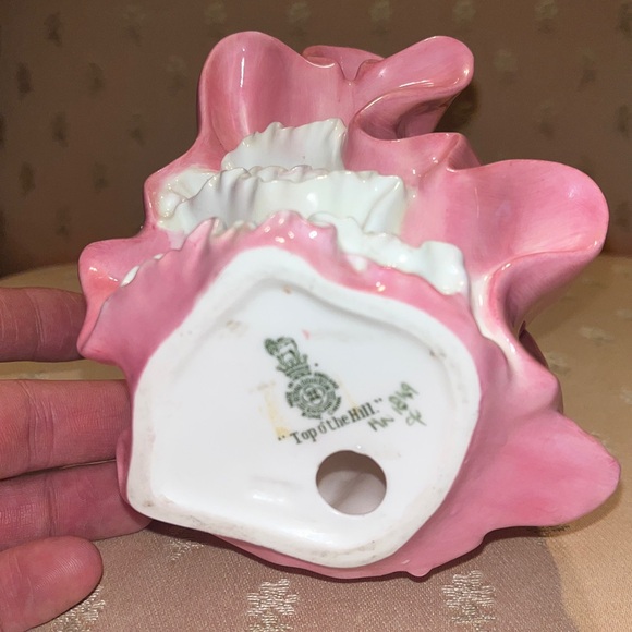 Royal Doulton "Top o' the Hill" bone china figurine, excellent condition. - Picture 8 of 9